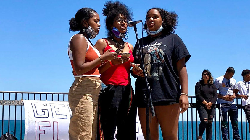 Students Hiwot Schutz, Alemitu & sister Saleme Caldart perform a spoken word piece at a BLM protest.